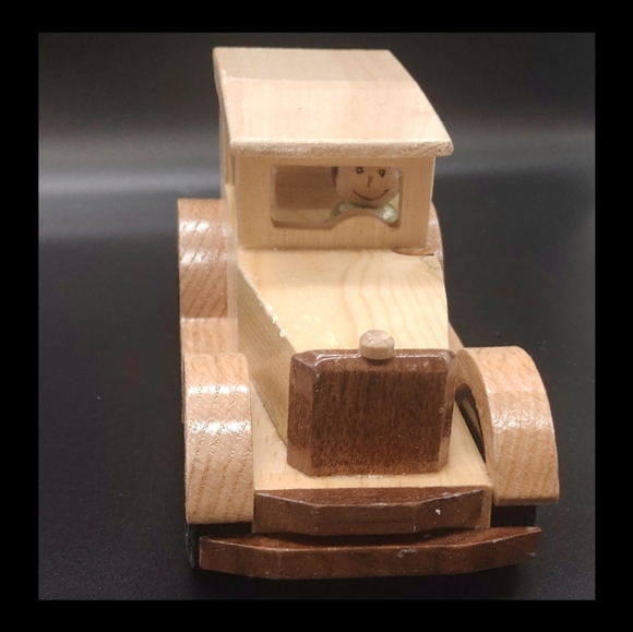 Hand Carved Wood Car with Cute Driver - Picture 1 of 8